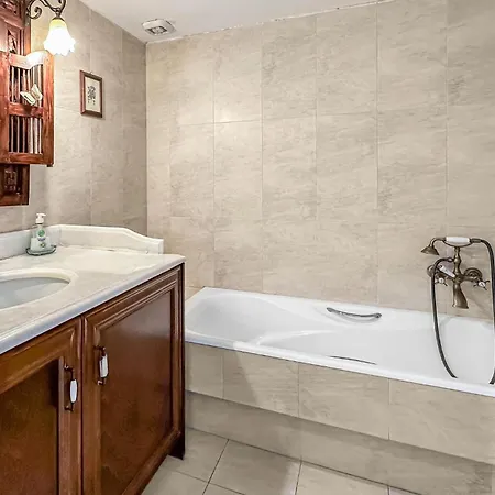 2 Bedroom Lovely In