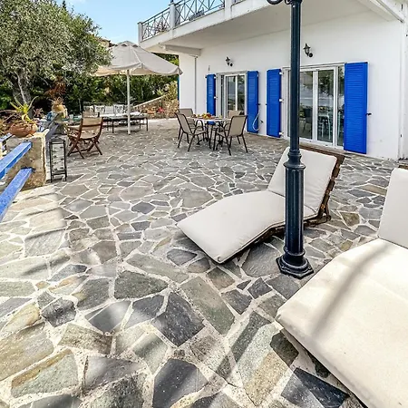 2 Bedroom Lovely In Casa vacanze Verga Kalamata