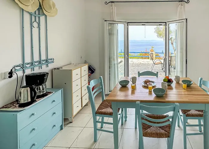 Vakantiehuis 2 Bedroom Lovely In *