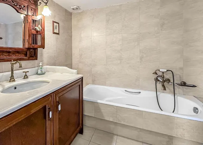 2 Bedroom Lovely In